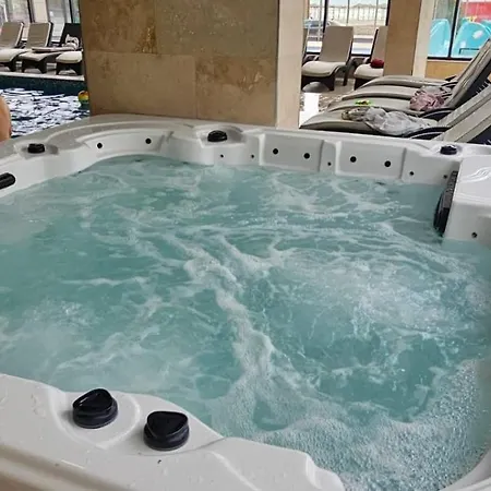 Apartment Stunning Pool & Mamaia Nord 10 M De Plaja *