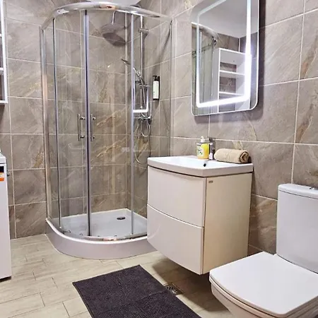 Stunning Pool & Mamaia Nord 10 M De Plaja Apartamento