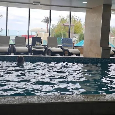 アパート Stunning Pool & Mamaia Nord 10 M De Plaja