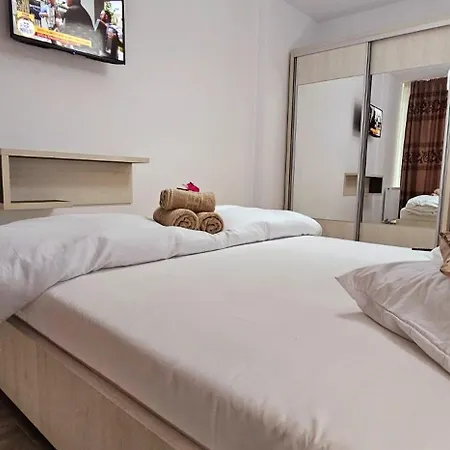 Stunning Pool & Mamaia Nord 10 M De Plaja Apartamento