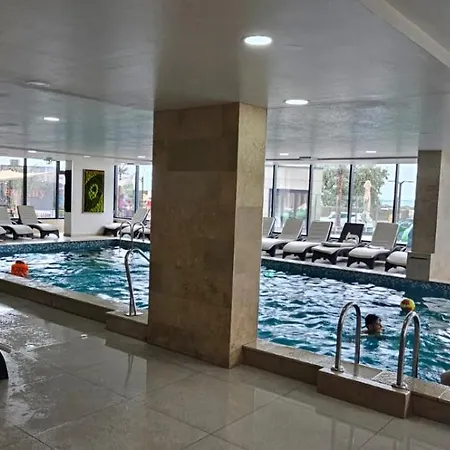 Stunning Pool & Mamaia Nord 10 M De Plaja アパート *
