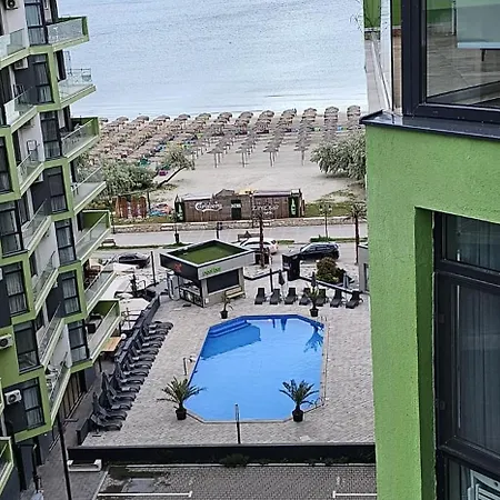 Stunning Pool & Mamaia Nord 10 M De Plaja アパート *