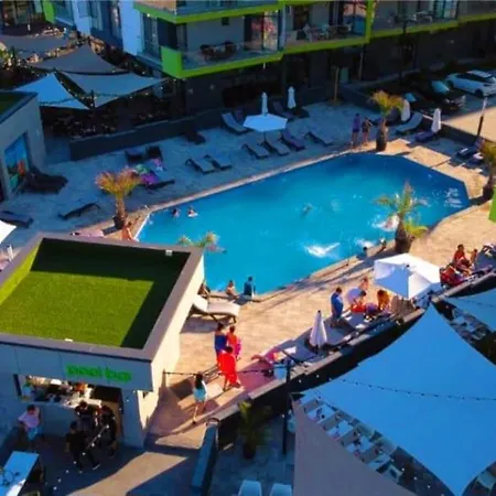 Stunning Pool & Mamaia Nord 10 M De Plaja アパート *