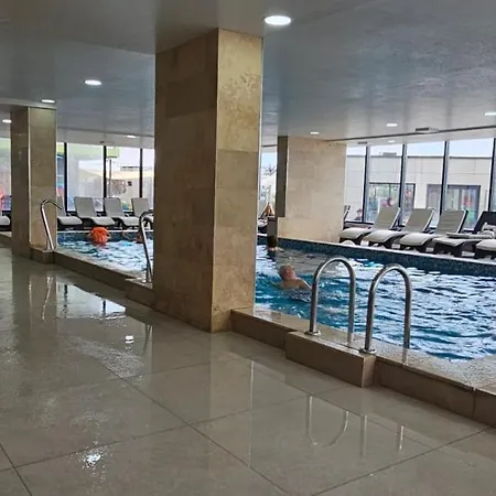 Stunning Pool & Mamaia Nord 10 M De Plaja アパート *